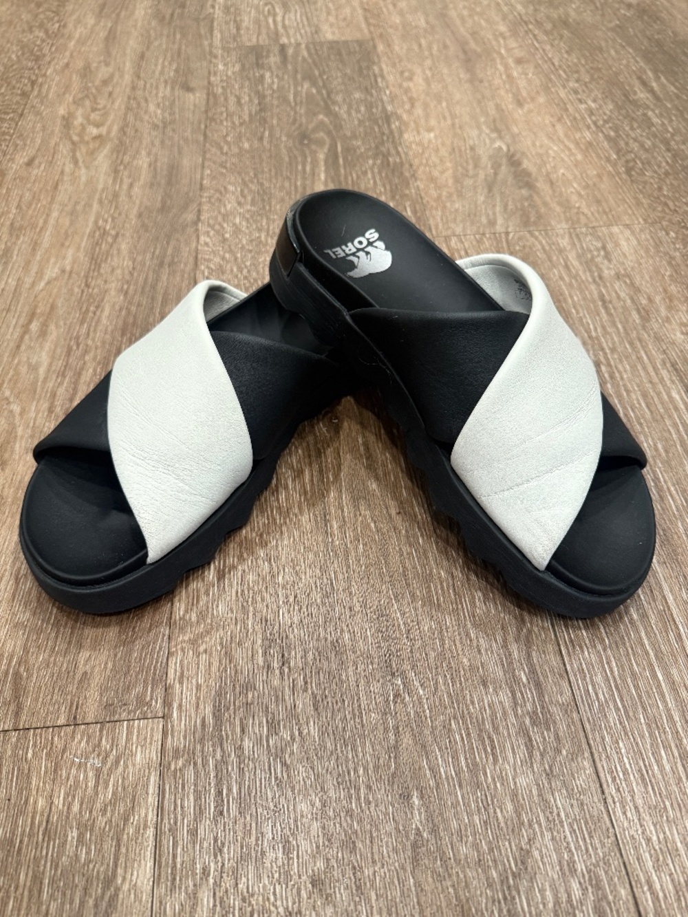 Sorel Vibe Crisscross Black White Chunky Sandals